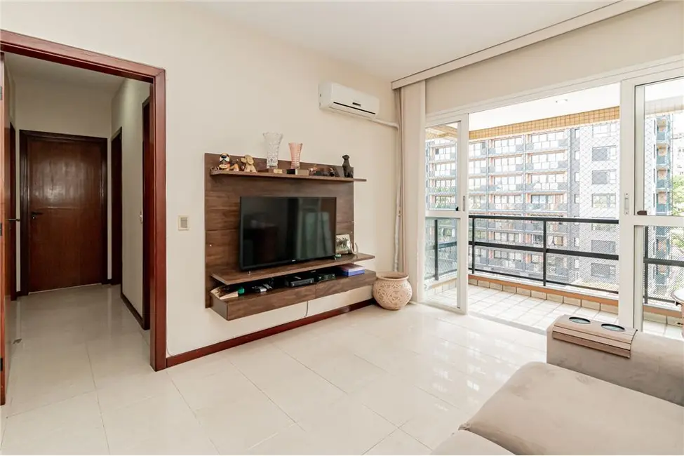 Apartamento com 3 quartos à venda, 103m2 em Mont Serrat, Porto Alegre - RS - imagem 8 Foto 8 de Apartamento com 3 quartos à venda, 103m2 em Mont Serrat, Porto Alegre - RS