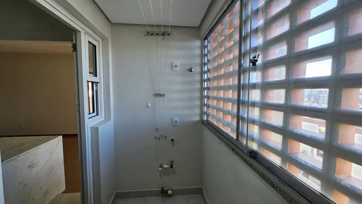 Apartamento com 2 quartos à venda, 66m2 em Passo da Areia, Porto Alegre - RS - imagem 3 Foto 3 de Apartamento com 2 quartos à venda, 66m2 em Passo da Areia, Porto Alegre - RS