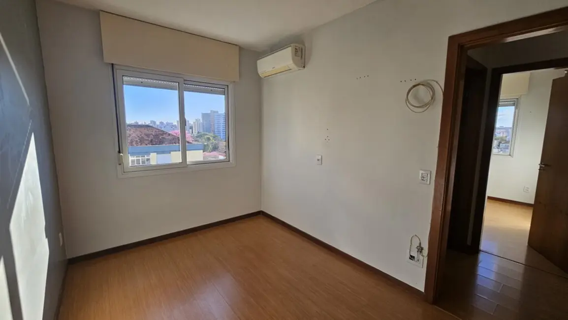 Apartamento com 2 quartos à venda, 66m2 em Passo da Areia, Porto Alegre - RS - imagem 4 Foto 4 de Apartamento com 2 quartos à venda, 66m2 em Passo da Areia, Porto Alegre - RS