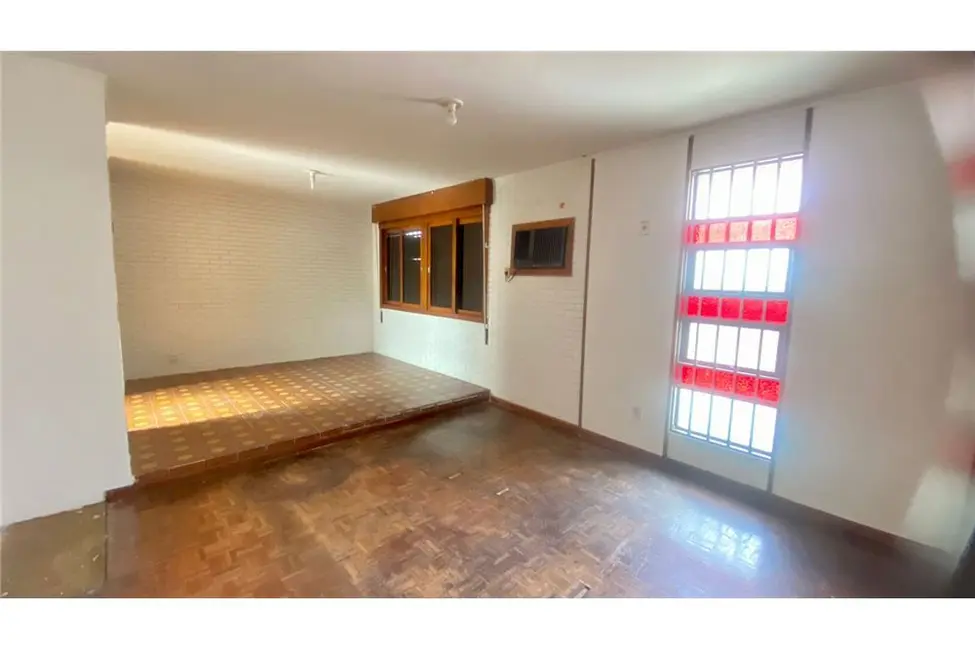 Casa com 5 quartos à venda, 650m2 em São João, Porto Alegre - RS - imagem 4 Foto 4 de Casa com 5 quartos à venda, 650m2 em São João, Porto Alegre - RS