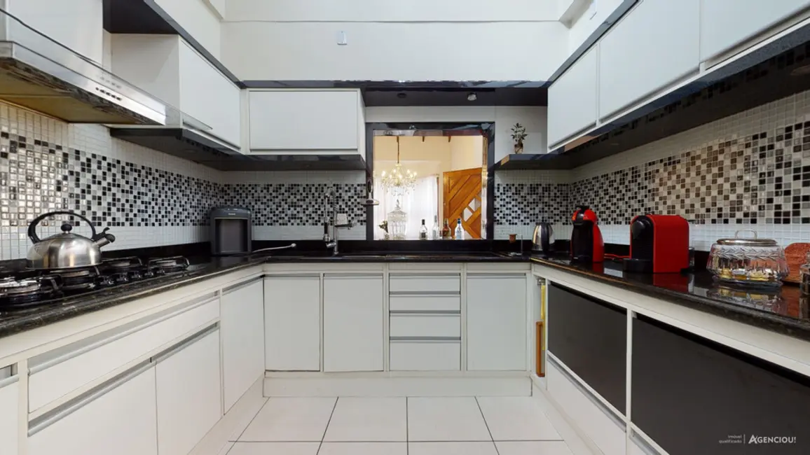 Foto 5 de Casa com 3 quartos à venda, 300m2 em Porto Alegre - RS