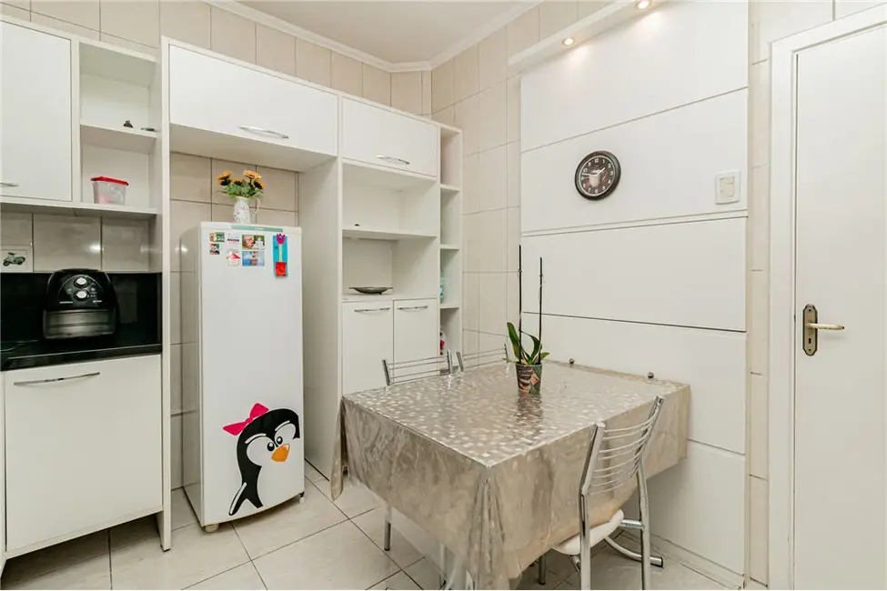 Casa com 3 quartos à venda, 146m2 em Porto Alegre - RS - imagem 8 Foto 8 de Casa com 3 quartos à venda, 146m2 em Porto Alegre - RS