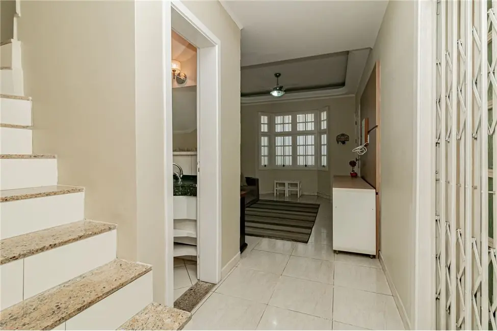 Casa com 3 quartos à venda, 146m2 em Porto Alegre - RS - imagem 9 Foto 9 de Casa com 3 quartos à venda, 146m2 em Porto Alegre - RS