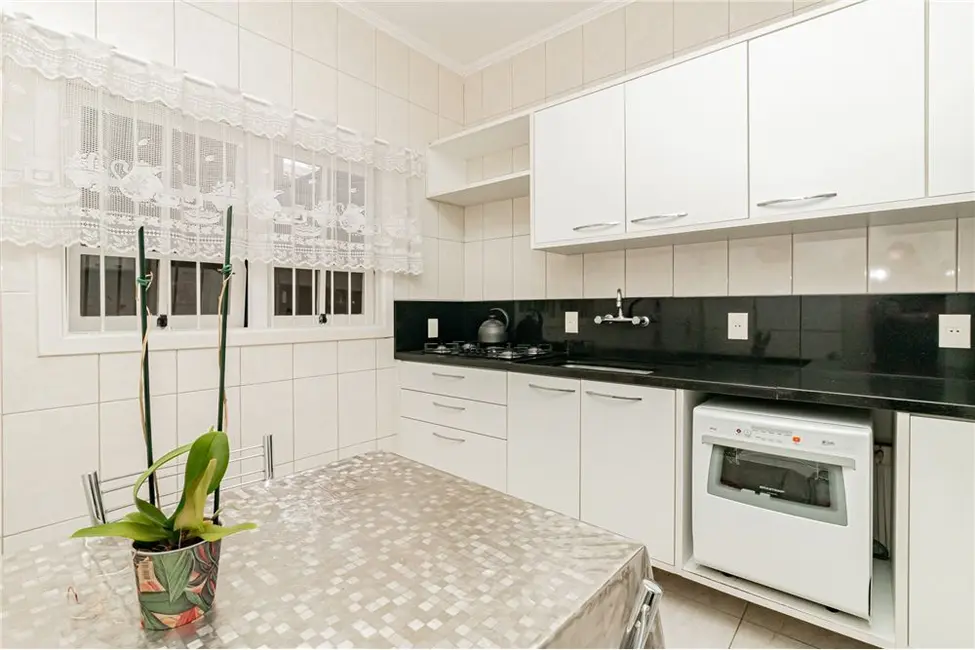 Casa com 3 quartos à venda, 146m2 em Porto Alegre - RS - imagem 6 Foto 6 de Casa com 3 quartos à venda, 146m2 em Porto Alegre - RS
