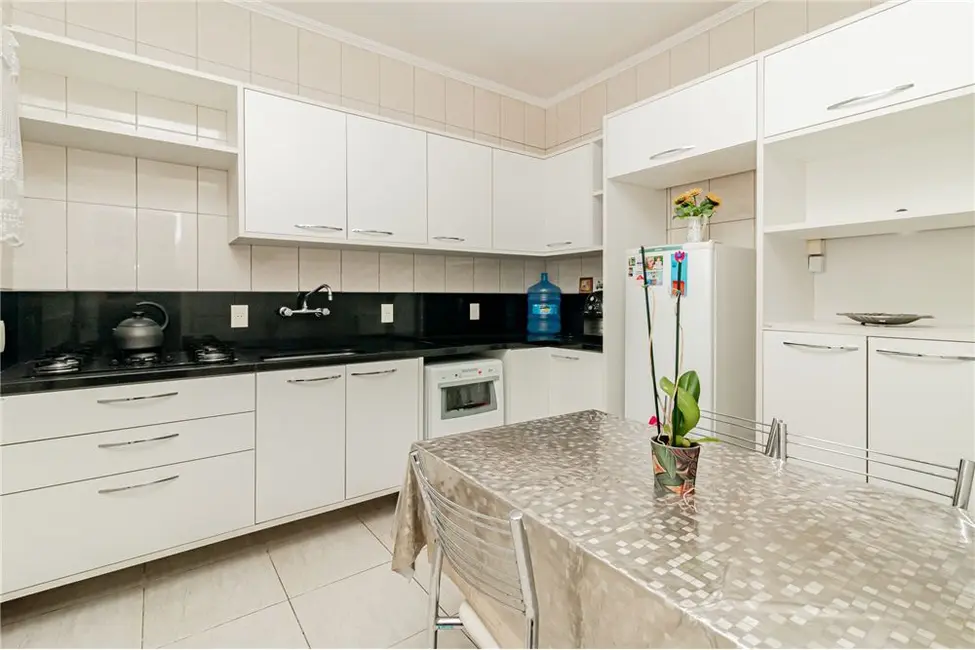 Casa com 3 quartos à venda, 146m2 em Porto Alegre - RS - imagem 7 Foto 7 de Casa com 3 quartos à venda, 146m2 em Porto Alegre - RS