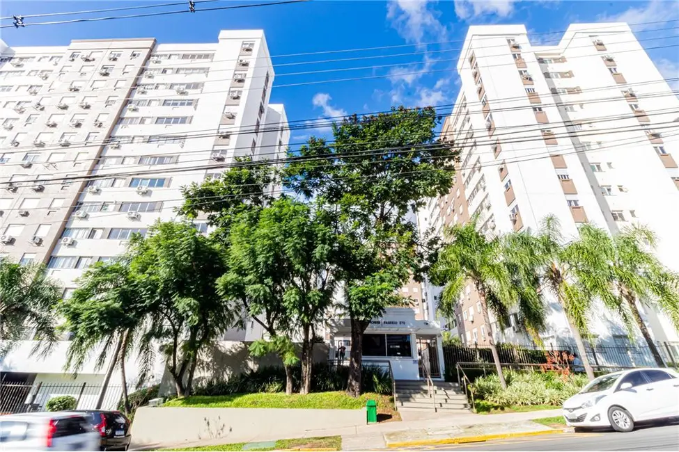 Foto 1 de Apartamento com 2 quartos à venda, 70m2 em Passo da Areia, Porto Alegre - RS