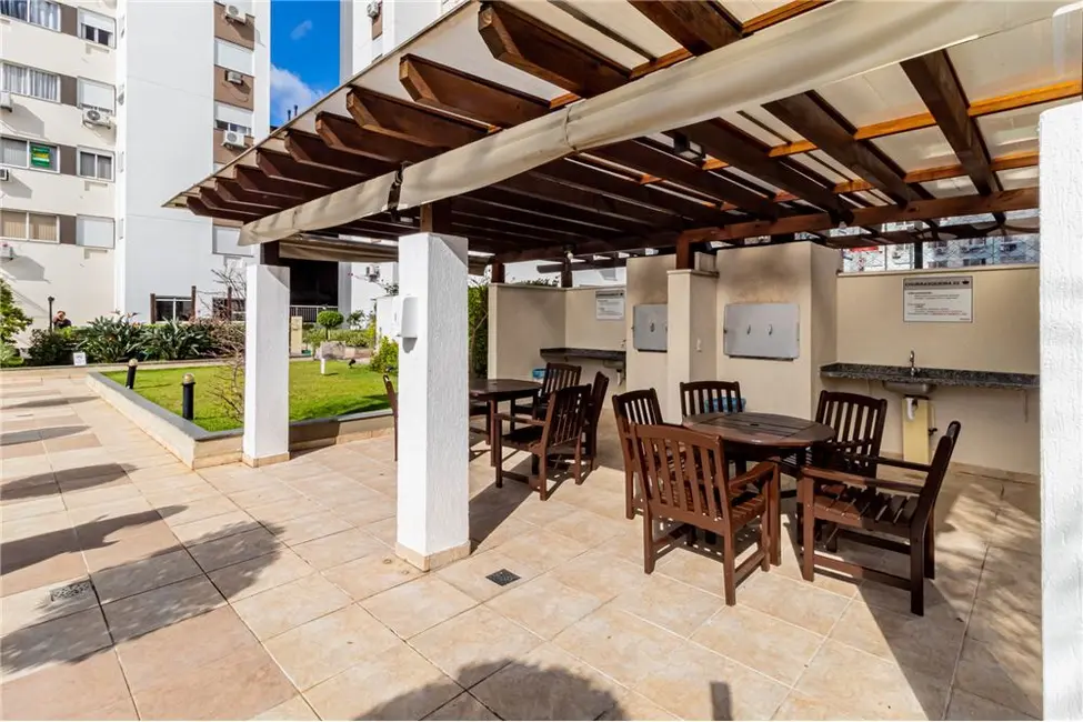 Apartamento com 2 quartos à venda, 70m2 em Passo da Areia, Porto Alegre - RS - imagem 7 Foto 7 de Apartamento com 2 quartos à venda, 70m2 em Passo da Areia, Porto Alegre - RS