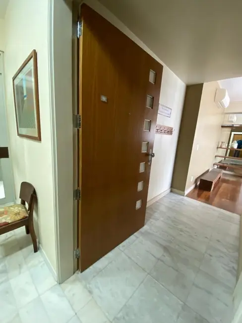 Apartamento com 3 quartos à venda, 140m2 em Centro Histórico, Porto Alegre - RS - imagem 4 Foto 4 de Apartamento com 3 quartos à venda, 140m2 em Centro Histórico, Porto Alegre - RS