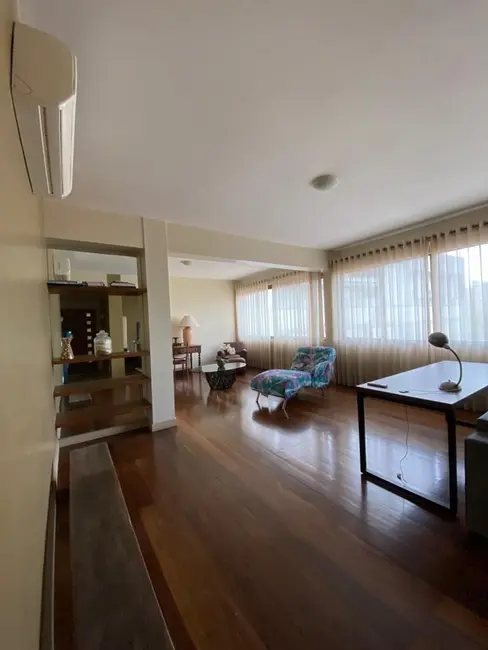 Apartamento com 3 quartos à venda, 140m2 em Centro Histórico, Porto Alegre - RS - imagem 7 Foto 7 de Apartamento com 3 quartos à venda, 140m2 em Centro Histórico, Porto Alegre - RS
