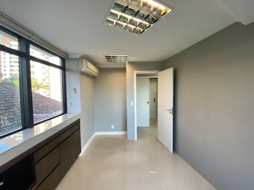 Foto 2 de Sala Comercial à venda, 46m2 em Moinhos de Vento, Porto Alegre - RS