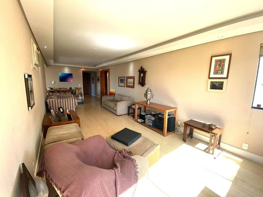 Apartamento com 3 quartos à venda, 118m2 em Rio Branco, Porto Alegre - RS - imagem 6 Foto 6 de Apartamento com 3 quartos à venda, 118m2 em Rio Branco, Porto Alegre - RS