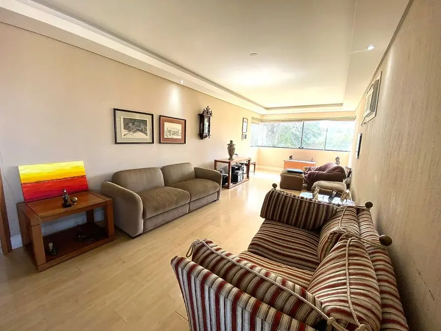 Apartamento com 3 quartos à venda, 118m2 em Rio Branco, Porto Alegre - RS - imagem 8 Foto 8 de Apartamento com 3 quartos à venda, 118m2 em Rio Branco, Porto Alegre - RS