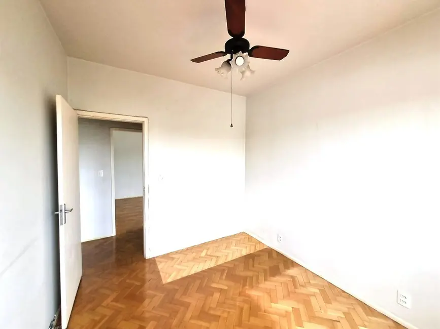 Apartamento com 3 quartos à venda, 98m2 em Rio Branco, Porto Alegre - RS - imagem 8 Foto 8 de Apartamento com 3 quartos à venda, 98m2 em Rio Branco, Porto Alegre - RS