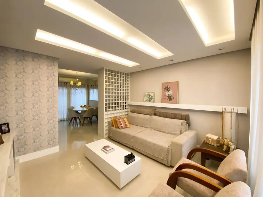 Casa com 3 quartos à venda, 147m2 em Porto Alegre - RS - imagem 4 Foto 4 de Casa com 3 quartos à venda, 147m2 em Porto Alegre - RS