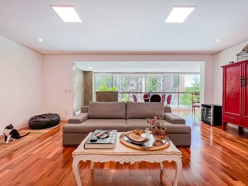 Apartamento com 3 quartos à venda, 141m2 em Higienópolis, Porto Alegre - RS - imagem 4 Foto 4 de Apartamento com 3 quartos à venda, 141m2 em Higienópolis, Porto Alegre - RS