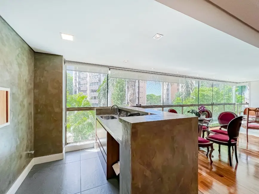 Apartamento com 3 quartos à venda, 141m2 em Higienópolis, Porto Alegre - RS - imagem 7 Foto 7 de Apartamento com 3 quartos à venda, 141m2 em Higienópolis, Porto Alegre - RS