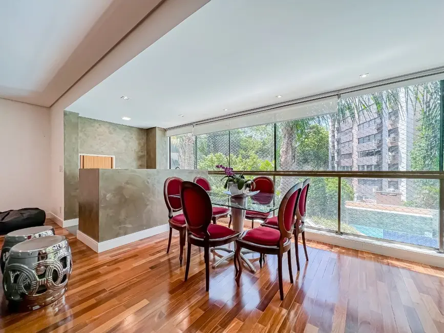 Apartamento com 3 quartos à venda, 141m2 em Higienópolis, Porto Alegre - RS - imagem 6 Foto 6 de Apartamento com 3 quartos à venda, 141m2 em Higienópolis, Porto Alegre - RS