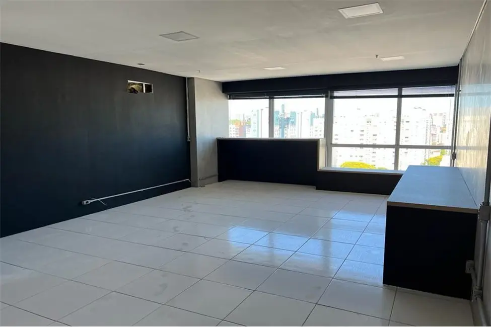 Sala Comercial à venda, 48m2 em Passo da Areia, Porto Alegre - RS - imagem 7 Foto 7 de Sala Comercial à venda, 48m2 em Passo da Areia, Porto Alegre - RS