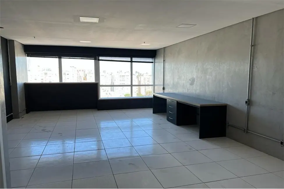 Sala Comercial à venda, 48m2 em Passo da Areia, Porto Alegre - RS - imagem 6 Foto 6 de Sala Comercial à venda, 48m2 em Passo da Areia, Porto Alegre - RS