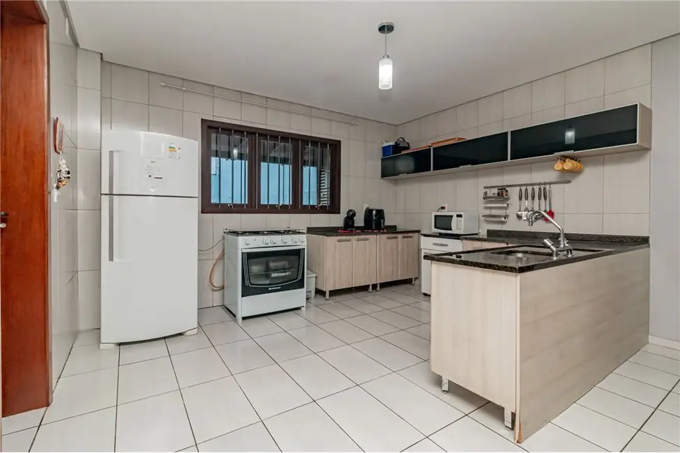 Casa à venda, 161m2 em Jardim Lindóia, Porto Alegre - RS - imagem 7 Foto 7 de Casa à venda, 161m2 em Jardim Lindóia, Porto Alegre - RS