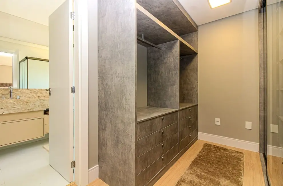 Casa com 3 quartos à venda, 300m2 em Ipanema, Porto Alegre - RS - imagem 4 Foto 4 de Casa com 3 quartos à venda, 300m2 em Ipanema, Porto Alegre - RS