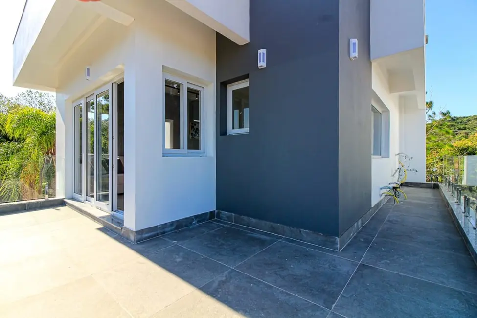 Casa com 3 quartos à venda, 300m2 em Ipanema, Porto Alegre - RS - imagem 5 Foto 5 de Casa com 3 quartos à venda, 300m2 em Ipanema, Porto Alegre - RS