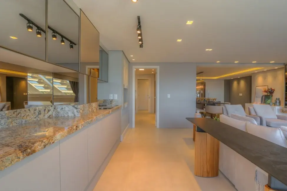 Foto 4 de Apartamento com 3 quartos à venda, 318m2 em Vila Assunção, Porto Alegre - RS