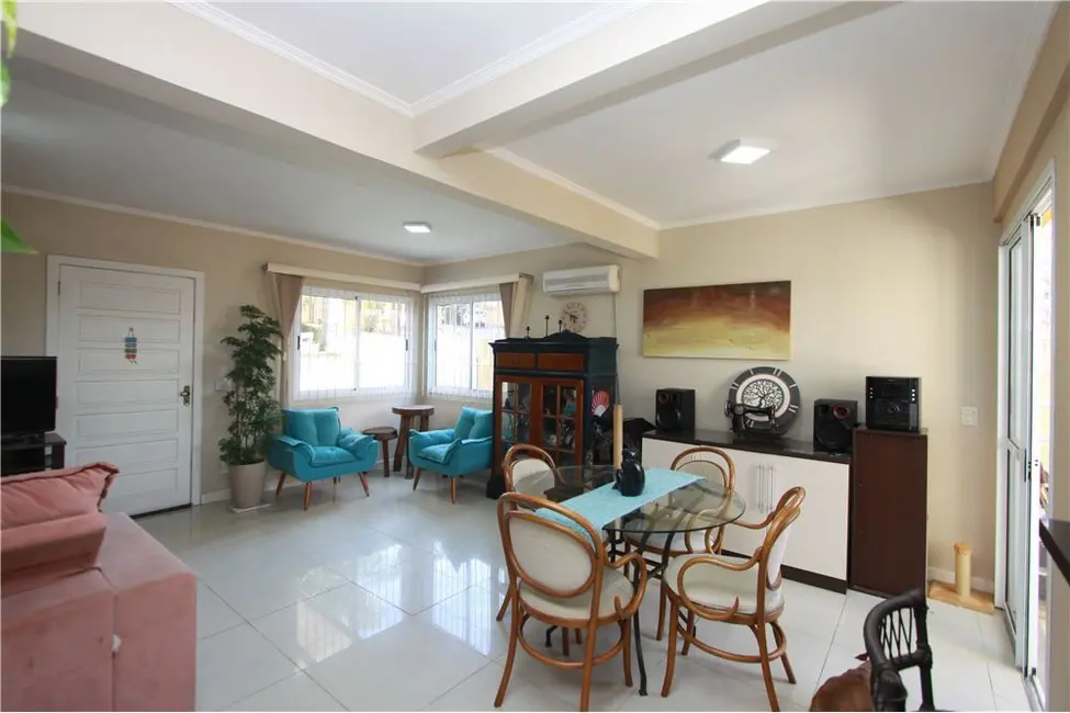 Casa com 3 quartos à venda, 175m2 em Mário Quintana, Porto Alegre - RS - imagem 5 Foto 5 de Casa com 3 quartos à venda, 175m2 em Mário Quintana, Porto Alegre - RS