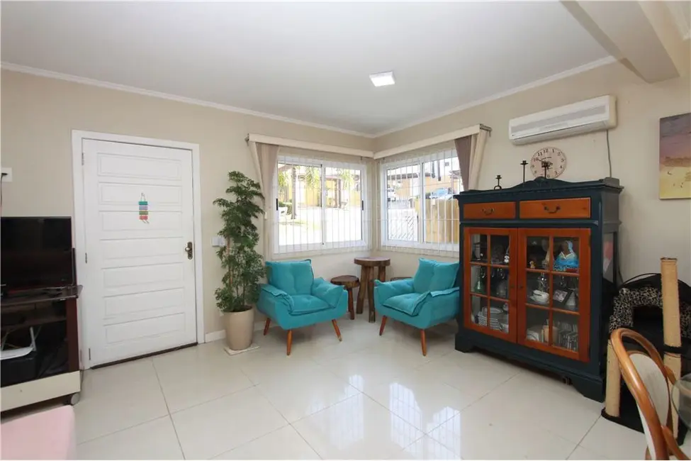 Casa com 3 quartos à venda, 175m2 em Mário Quintana, Porto Alegre - RS - imagem 2 Foto 2 de Casa com 3 quartos à venda, 175m2 em Mário Quintana, Porto Alegre - RS