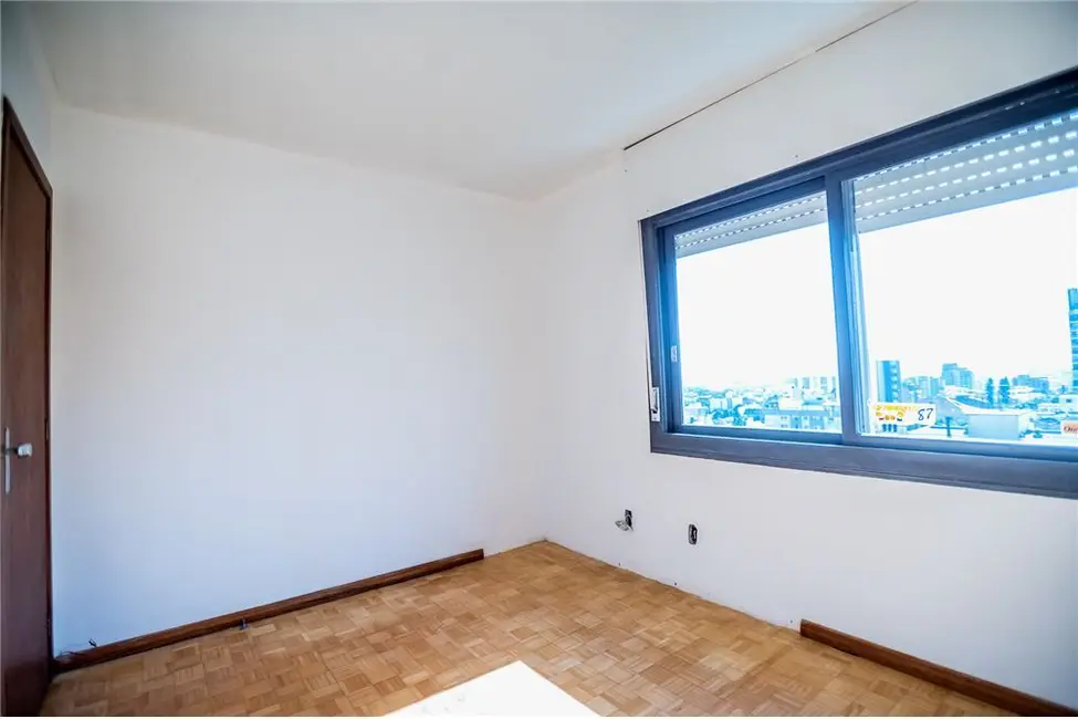 Apartamento com 4 quartos à venda, 156m2 em Higienópolis, Porto Alegre - RS - imagem 4 Foto 4 de Apartamento com 4 quartos à venda, 156m2 em Higienópolis, Porto Alegre - RS