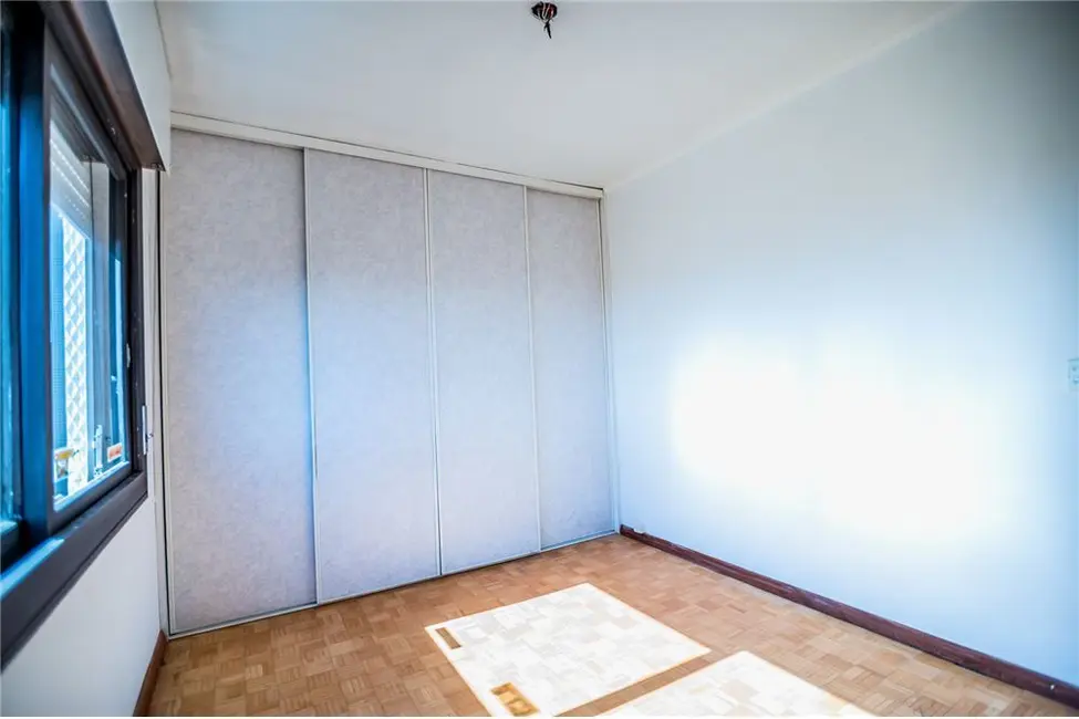 Apartamento com 4 quartos à venda, 156m2 em Higienópolis, Porto Alegre - RS - imagem 3 Foto 3 de Apartamento com 4 quartos à venda, 156m2 em Higienópolis, Porto Alegre - RS