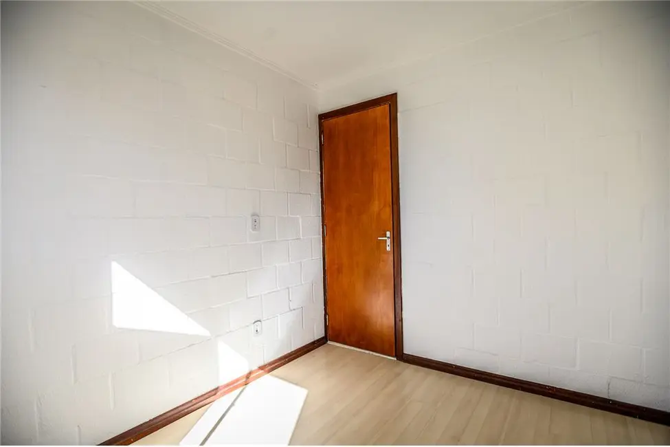 Apartamento com 2 quartos à venda, 38m2 em Rubem Berta, Porto Alegre - RS - imagem 2 Foto 2 de Apartamento com 2 quartos à venda, 38m2 em Rubem Berta, Porto Alegre - RS