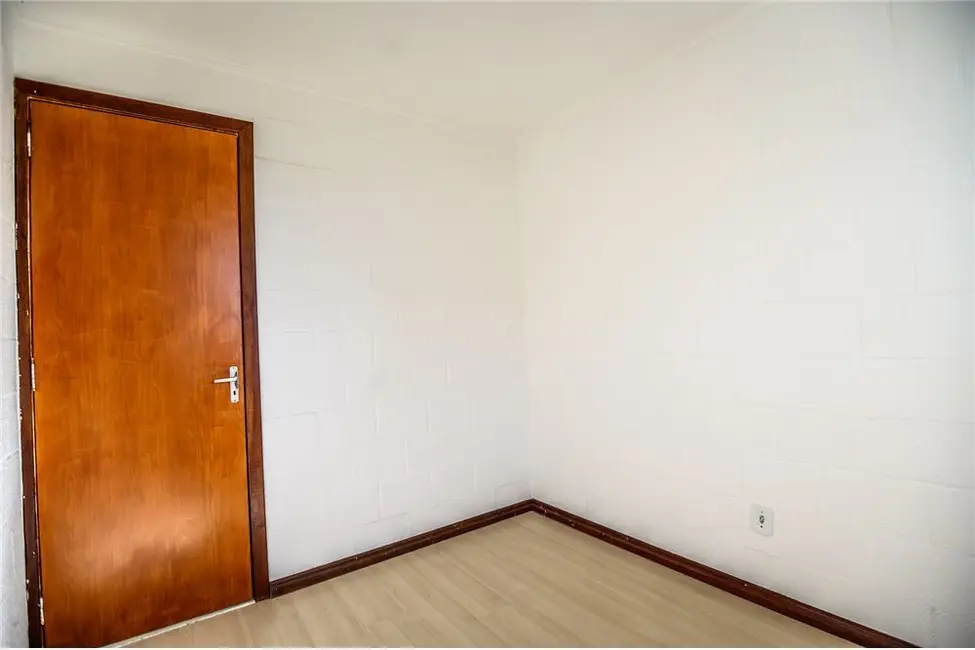Apartamento com 2 quartos à venda, 38m2 em Rubem Berta, Porto Alegre - RS - imagem 3 Foto 3 de Apartamento com 2 quartos à venda, 38m2 em Rubem Berta, Porto Alegre - RS