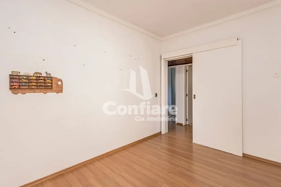 Apartamento com 3 quartos à venda, 60m2 em Santo Antônio, Porto Alegre - RS - imagem 7 Foto 7 de Apartamento com 3 quartos à venda, 60m2 em Santo Antônio, Porto Alegre - RS
