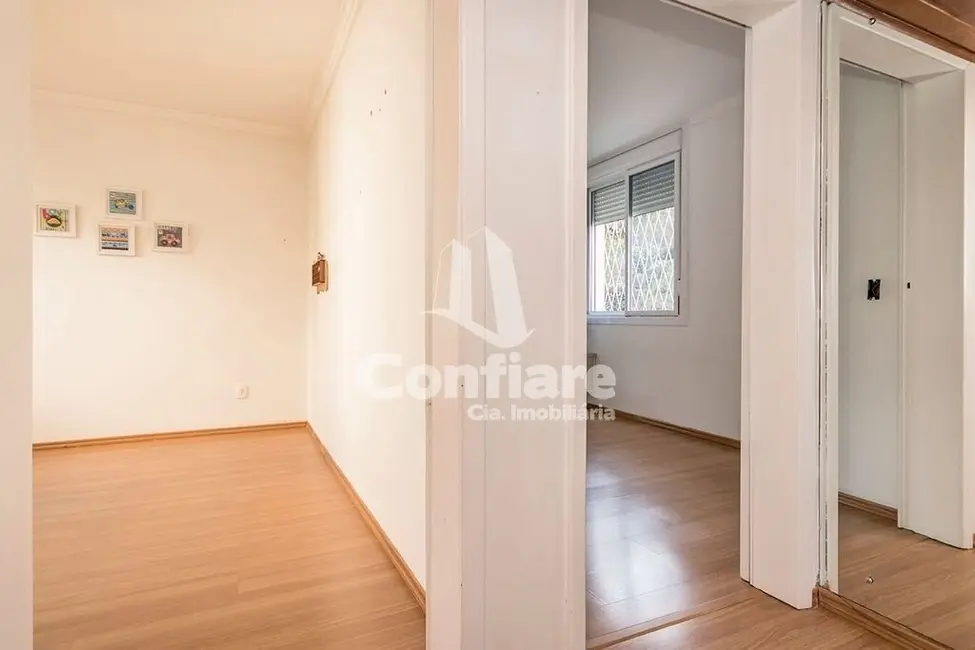 Apartamento com 3 quartos à venda, 60m2 em Santo Antônio, Porto Alegre - RS - imagem 5 Foto 5 de Apartamento com 3 quartos à venda, 60m2 em Santo Antônio, Porto Alegre - RS