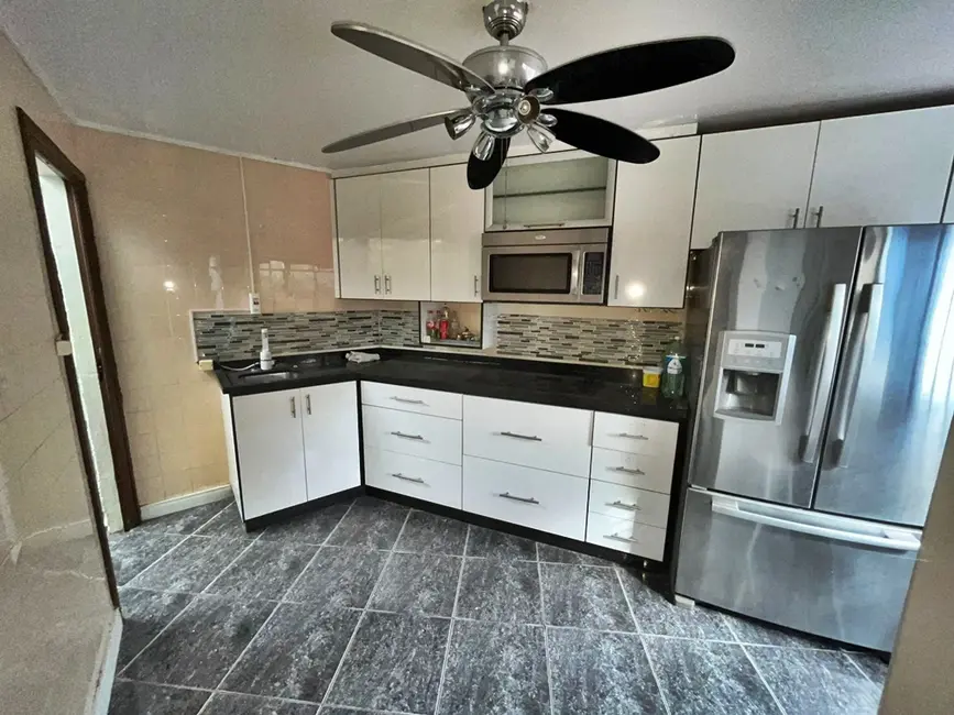 Casa com 3 quartos à venda, 120m2 em Passo da Areia, Porto Alegre - RS - imagem 5 Foto 5 de Casa com 3 quartos à venda, 120m2 em Passo da Areia, Porto Alegre - RS