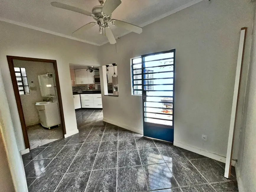 Casa com 3 quartos à venda, 120m2 em Passo da Areia, Porto Alegre - RS - imagem 3 Foto 3 de Casa com 3 quartos à venda, 120m2 em Passo da Areia, Porto Alegre - RS