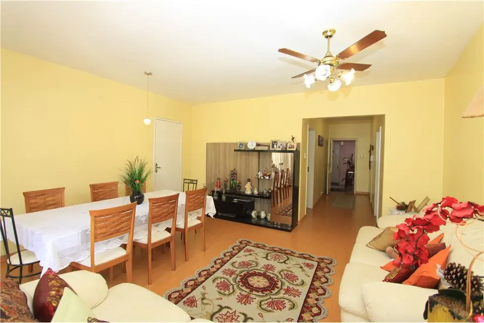 Apartamento com 3 quartos à venda, 139m2 em Centro Histórico, Porto Alegre - RS - imagem 4 Foto 4 de Apartamento com 3 quartos à venda, 139m2 em Centro Histórico, Porto Alegre - RS