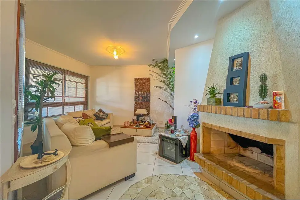 Casa com 3 quartos à venda, 255m2 em Jardim Itu, Porto Alegre - RS - imagem 7 Foto 7 de Casa com 3 quartos à venda, 255m2 em Jardim Itu, Porto Alegre - RS