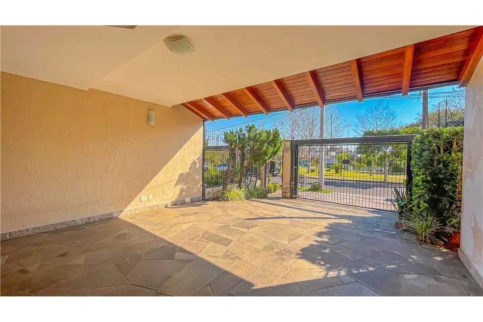 Casa com 3 quartos à venda, 255m2 em Jardim Itu, Porto Alegre - RS - imagem 5 Foto 5 de Casa com 3 quartos à venda, 255m2 em Jardim Itu, Porto Alegre - RS