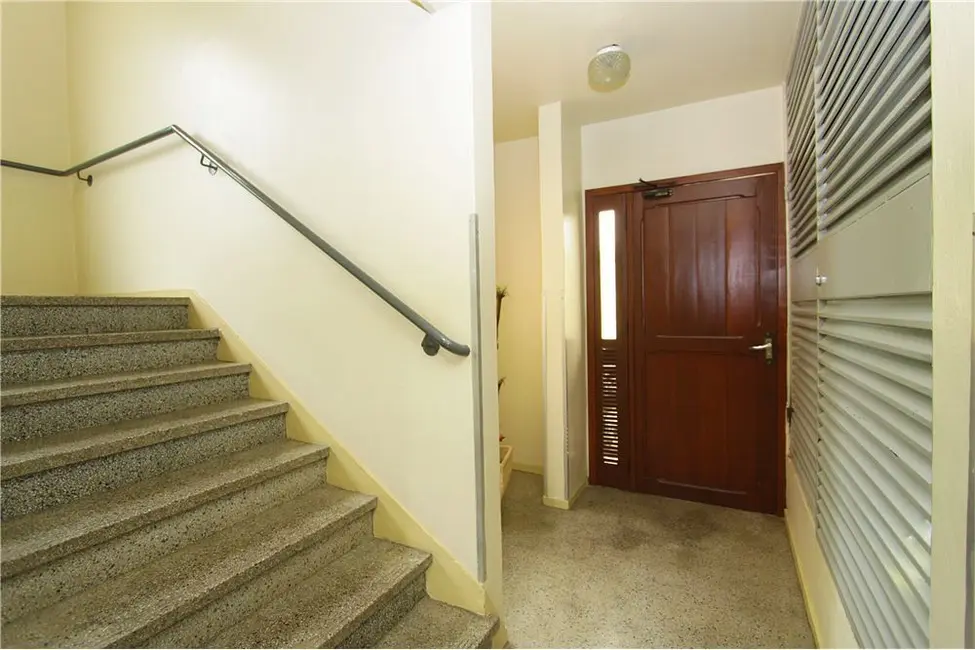 Foto 2 de Apartamento com 1 quarto à venda, 32m2 em Santo Antônio, Porto Alegre - RS