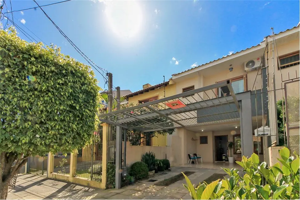 Foto 2 de Casa com 3 quartos à venda, 131m2 em Espírito Santo, Porto Alegre - RS
