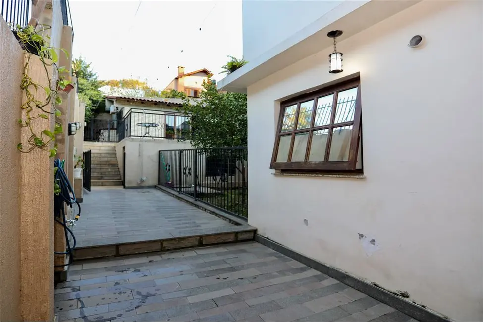 Casa com 5 quartos à venda, 300m2 em Medianeira, Porto Alegre - RS - imagem 7 Foto 7 de Casa com 5 quartos à venda, 300m2 em Medianeira, Porto Alegre - RS