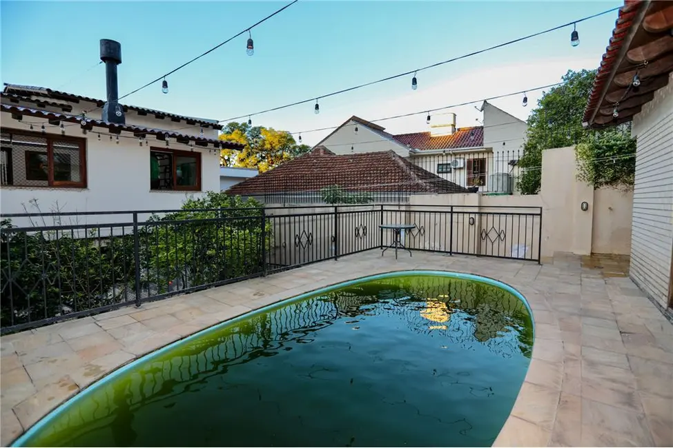 Casa com 5 quartos à venda, 300m2 em Medianeira, Porto Alegre - RS - imagem 8 Foto 8 de Casa com 5 quartos à venda, 300m2 em Medianeira, Porto Alegre - RS