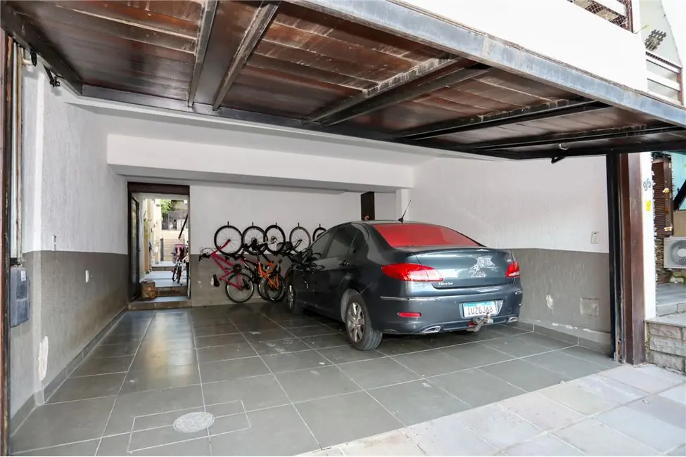 Casa com 5 quartos à venda, 300m2 em Medianeira, Porto Alegre - RS - imagem 5 Foto 5 de Casa com 5 quartos à venda, 300m2 em Medianeira, Porto Alegre - RS