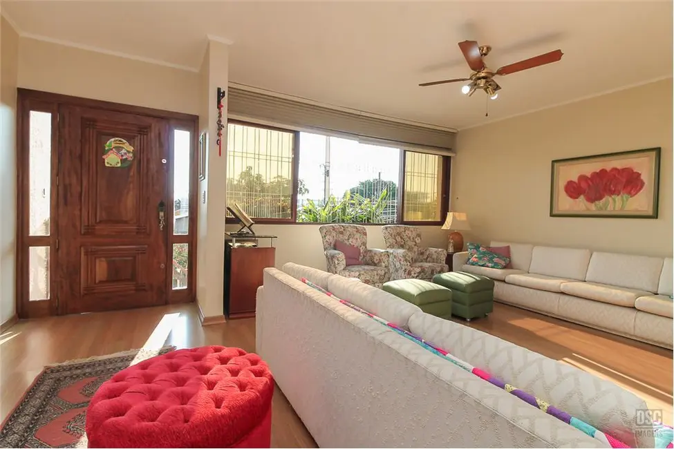 Casa com 4 quartos à venda, 212m2 em Nonoai, Porto Alegre - RS - imagem 4 Foto 4 de Casa com 4 quartos à venda, 212m2 em Nonoai, Porto Alegre - RS