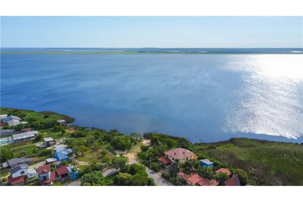 Foto 32 de Casa com 2 quartos à venda, 65m2 em Tramandai - RS