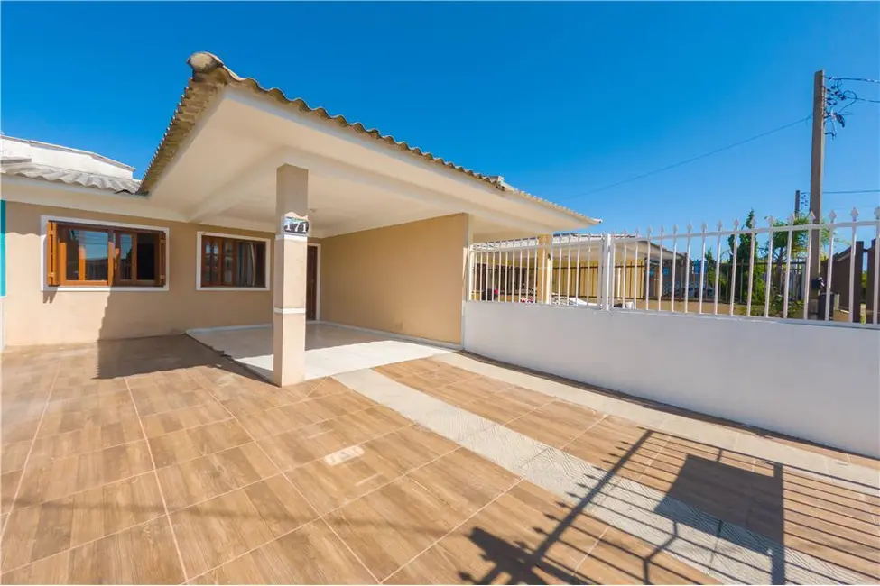 Foto 2 de Casa com 2 quartos à venda, 65m2 em Tramandai - RS