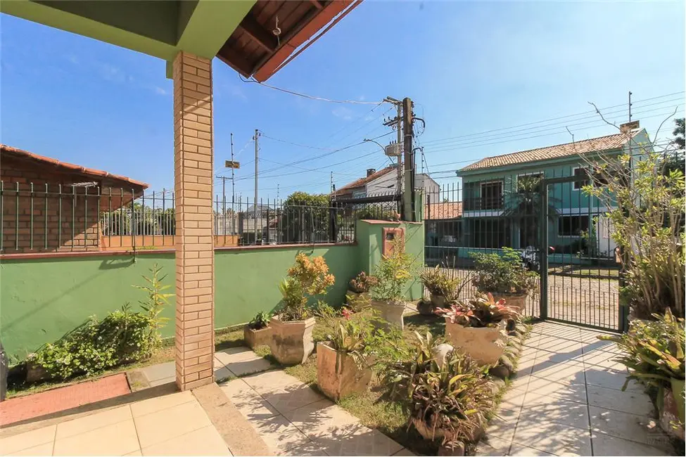Foto 2 de Casa com 2 quartos à venda, 204m2 em Ipanema, Porto Alegre - RS