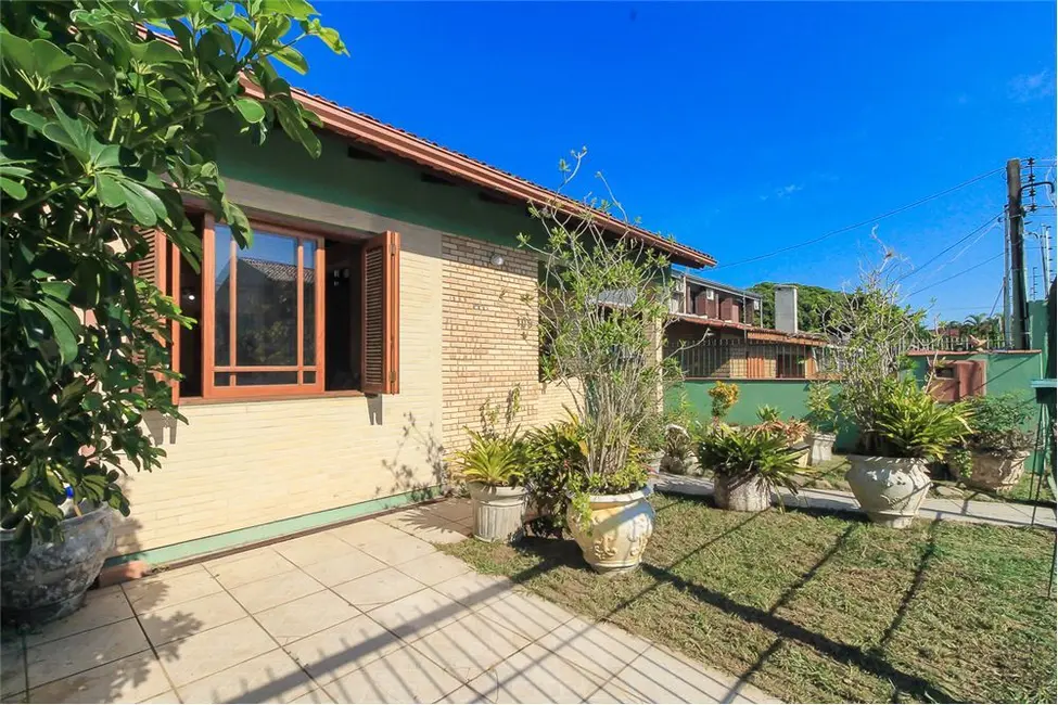 Foto 1 de Casa com 2 quartos à venda, 204m2 em Ipanema, Porto Alegre - RS